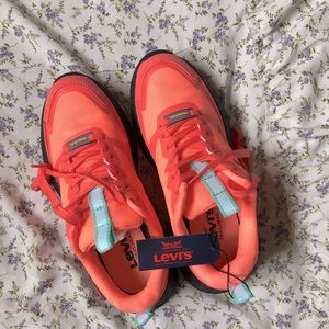 NWT Levi’s Trailrun Running Sneakers
